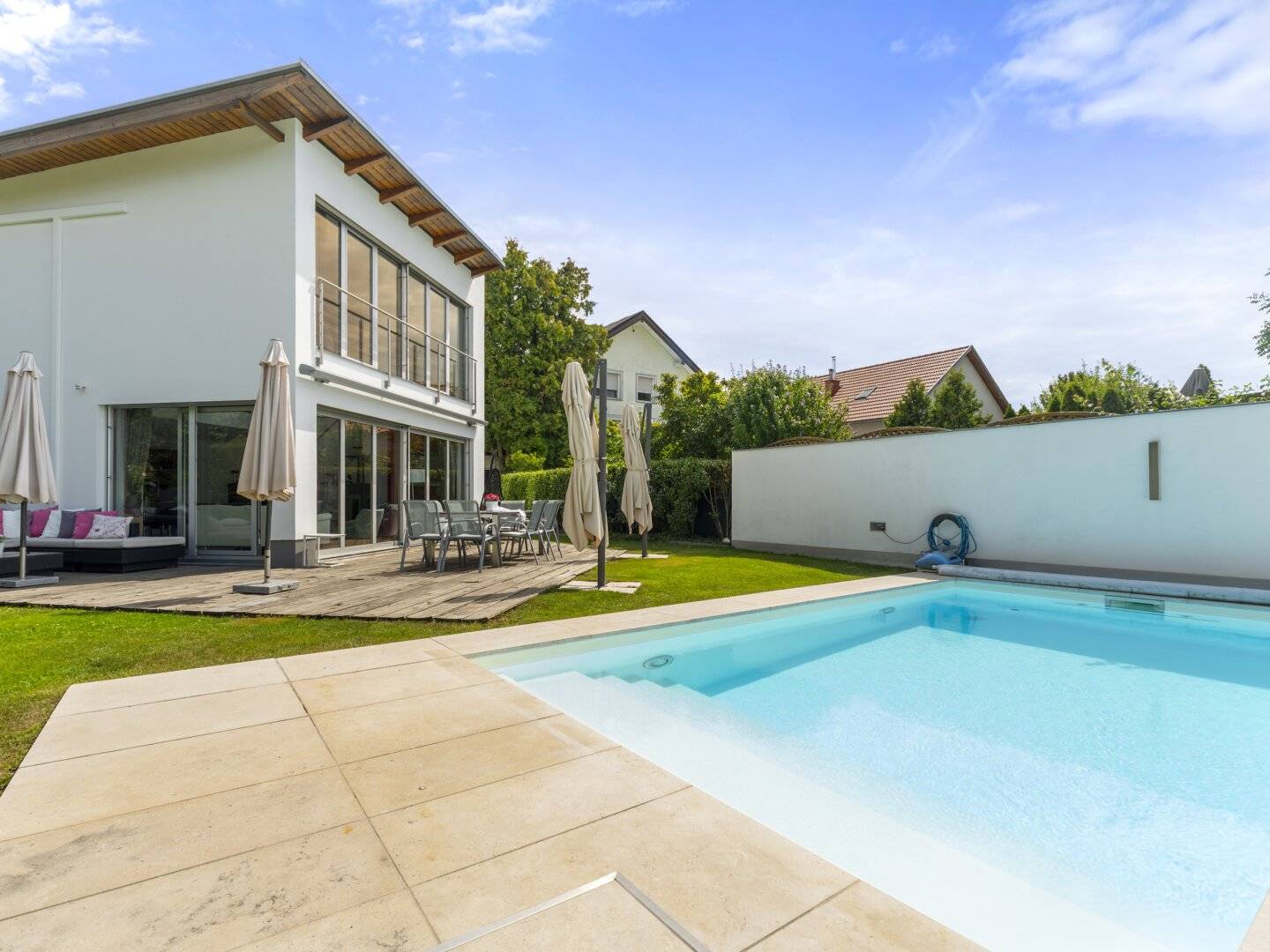 Exklusive Stadtresidenz im 22. Bezirk – Architektur, Privatsphäre &amp; Pool auf höchstem Niveau