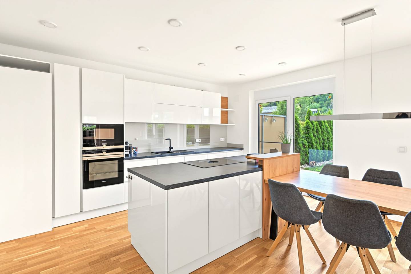 Garden apartment with spacious terrace and green view in Seiersberg