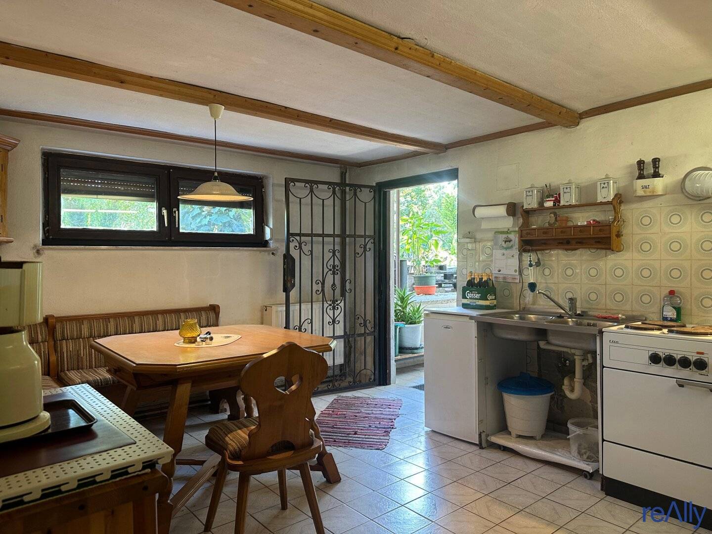 1.350 m² GREEN PARADISE – Single-family house with dream garden, lots of space &amp; exceptional potential