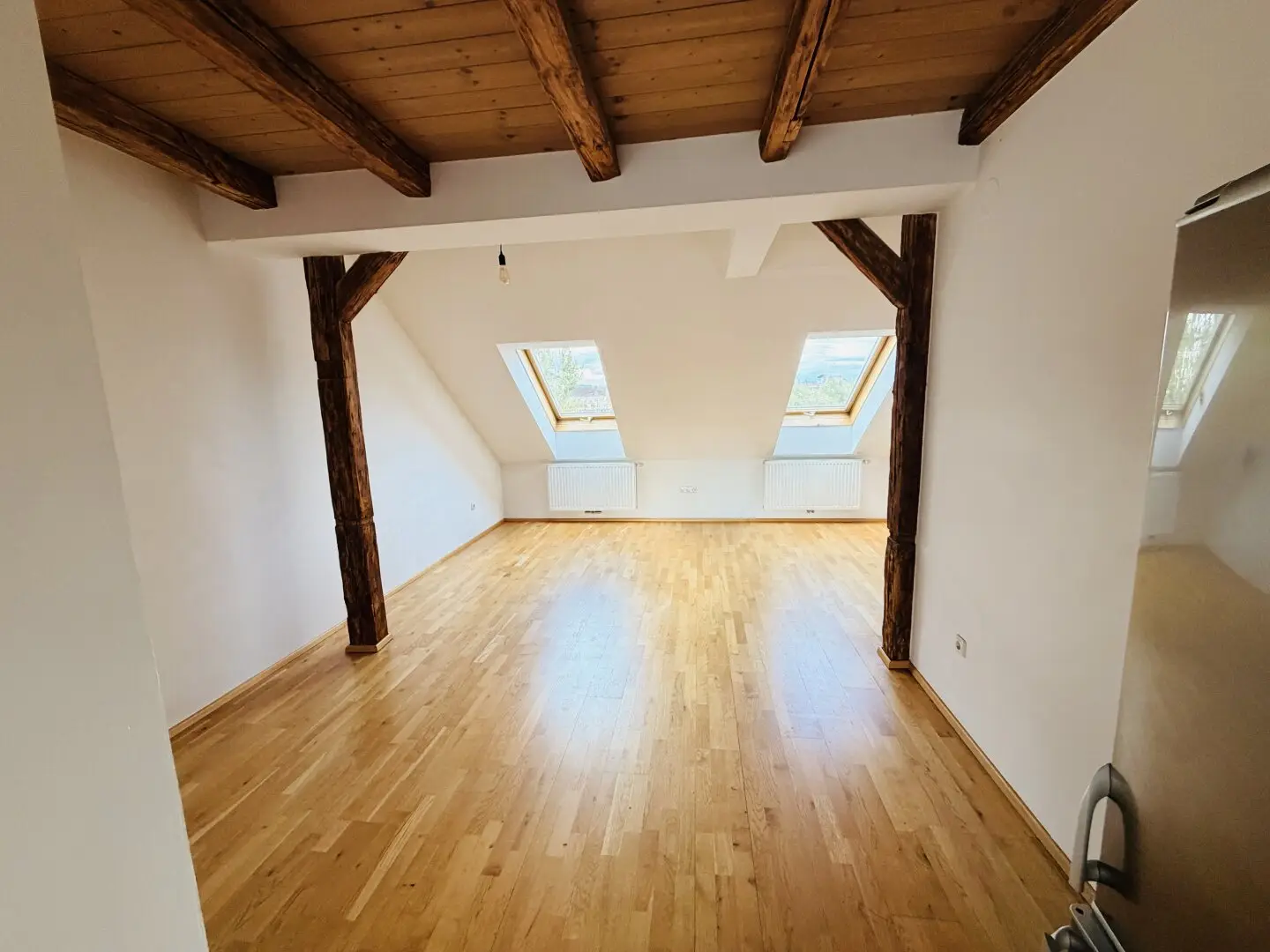 Dachgeschosswohnung in 8020 Graz zu mieten – Ihr neues Zuhause!
