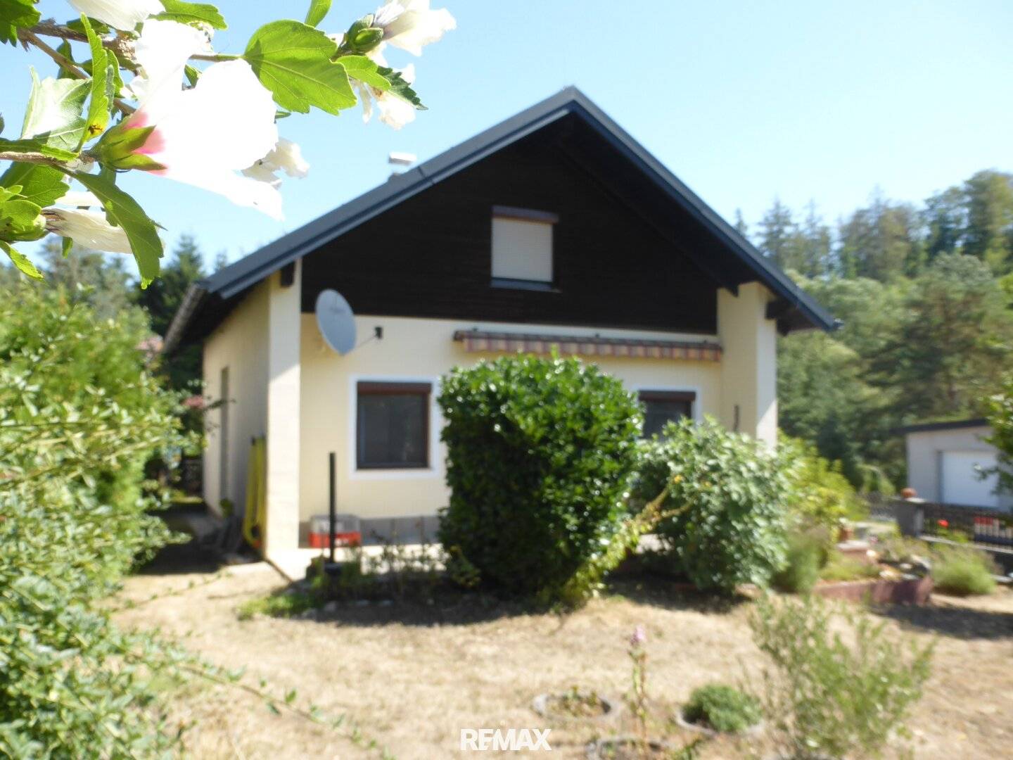 Living where others go on vacation - Single-family house with sunny terrace