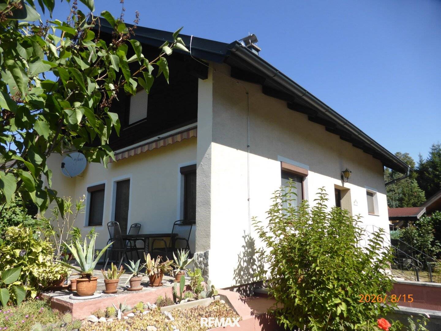 Living where others go on vacation - Single-family house with sunny terrace