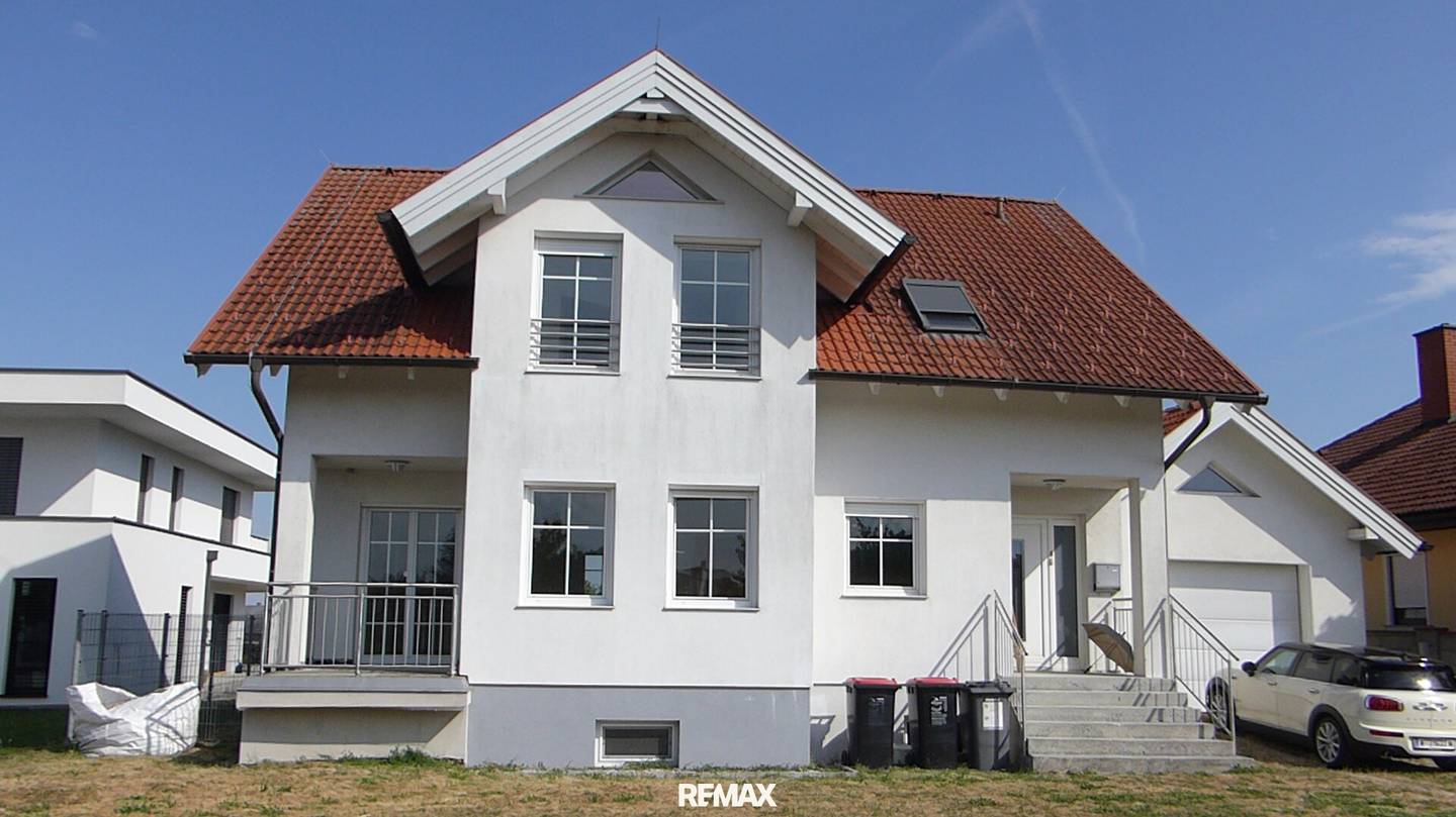 großes Einfamilienhaus mit gemütlicher Wohnatmosphäre, Wintergarten &amp; Gartenbereich zur Vermietung