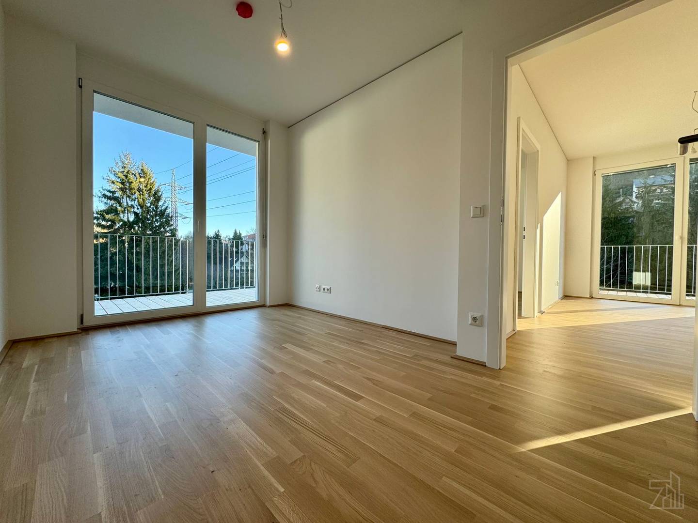 Moderne Wohnung mit zwei Balkonen und Garage