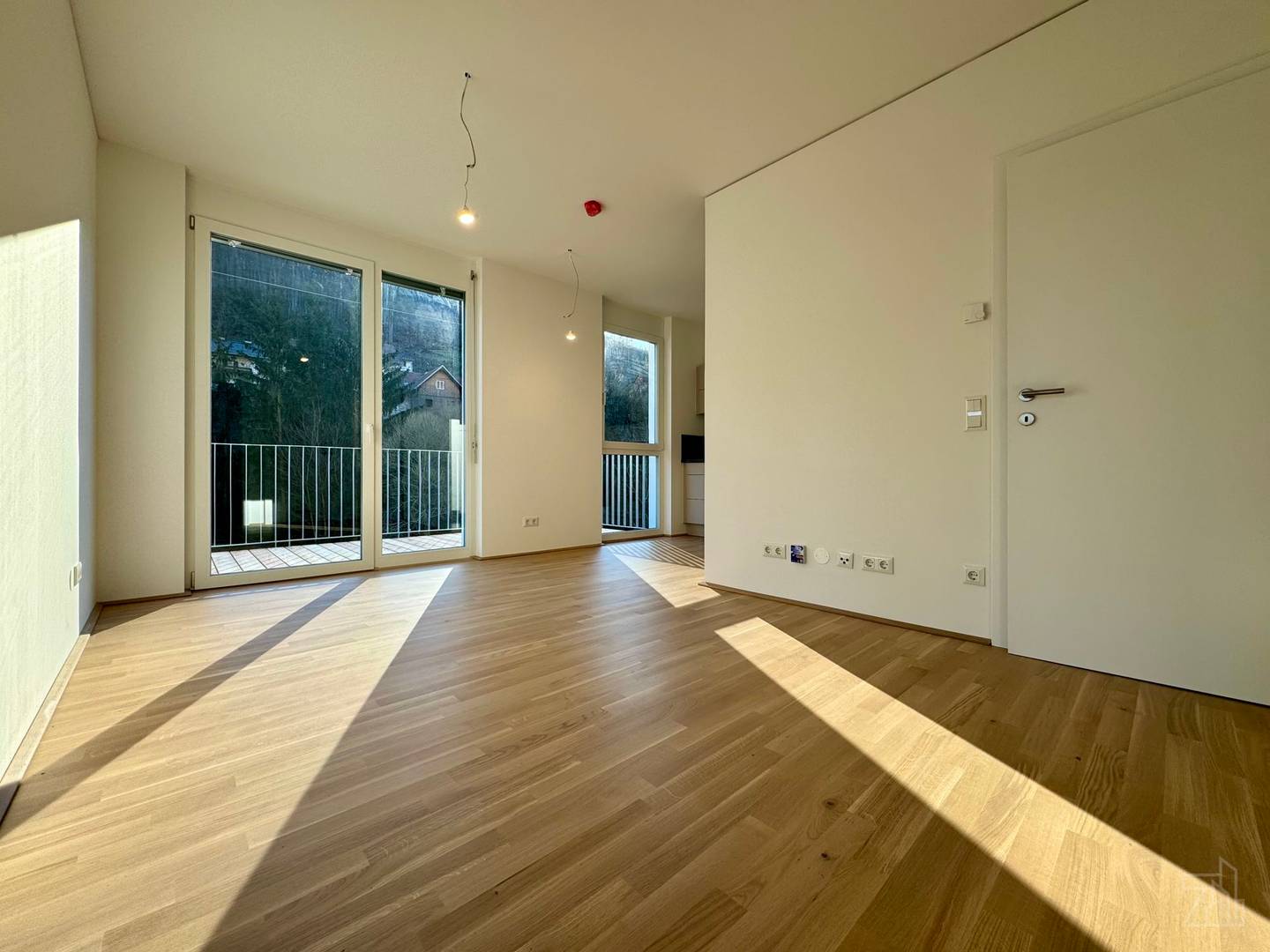 Moderne Wohnung mit zwei Balkonen und Garage