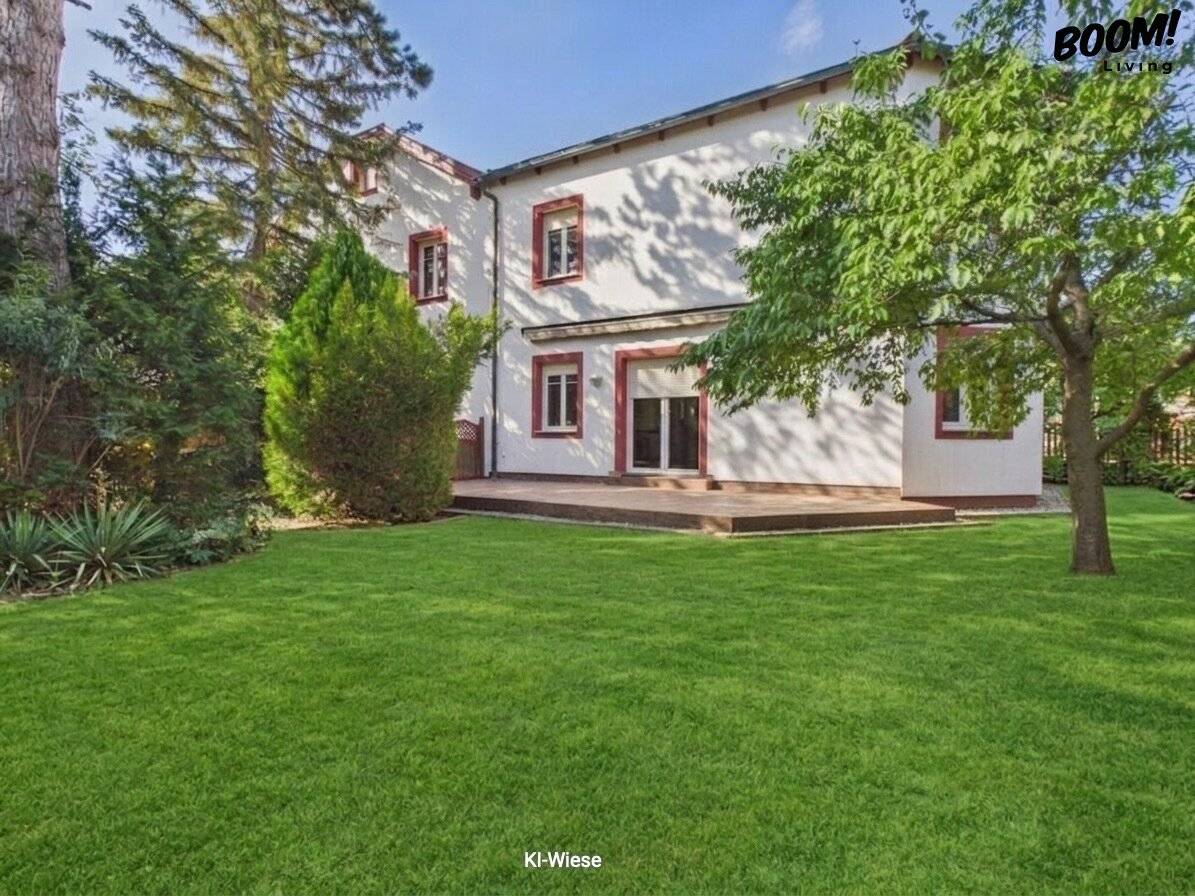 Villa with around 1,000 m² plot in Leopoldsdorf near Vienna