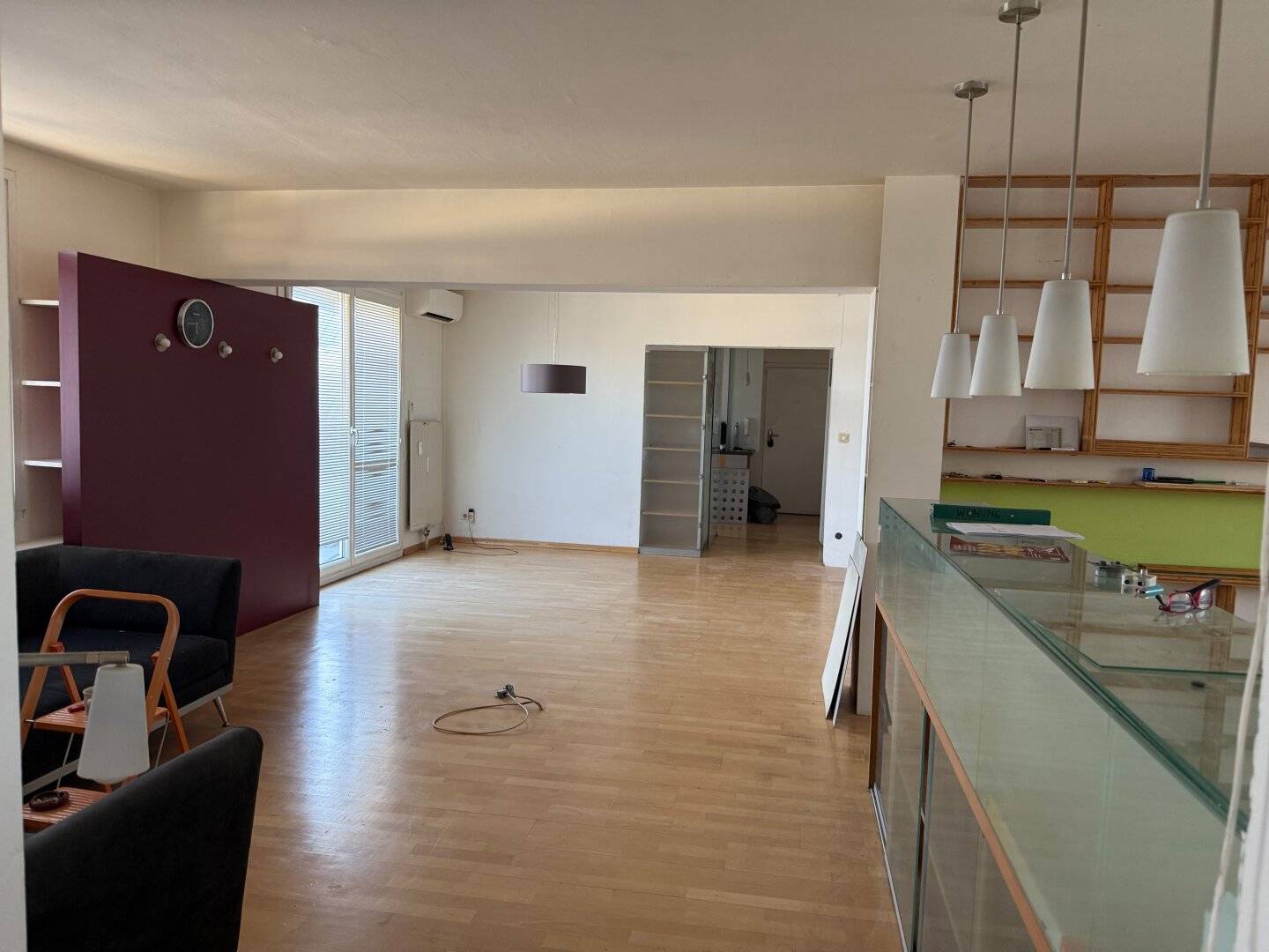 Spacious penthouse apartment with quiet south-facing terrace and air conditioning
