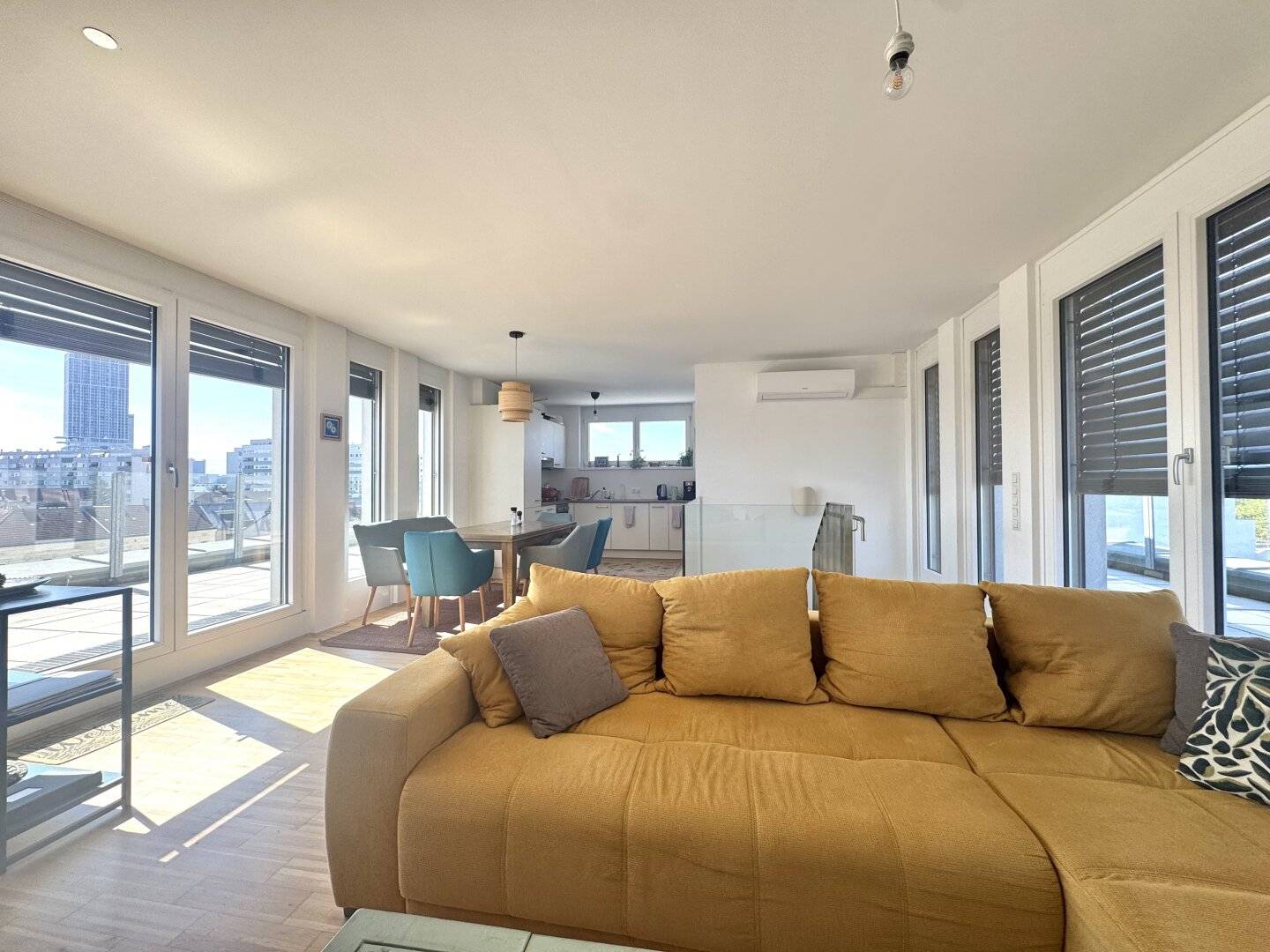 Penthouse nahe U1 Kagraner Platz - Maisonette Wohnung mit traumhafter Terrassenfläche - inkl. Klimaanlage