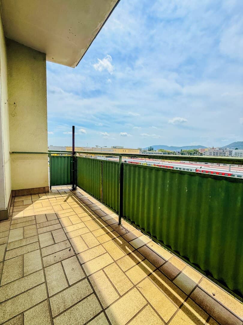 BALKON I CARPORT I LIFT I TOP PREIS I 3. OG I SANIERT I HAUPTBAHNHOF I PARKETBODEN I WOHNUNG MIT FERNBLICK I PROJEKT WOHNEN I