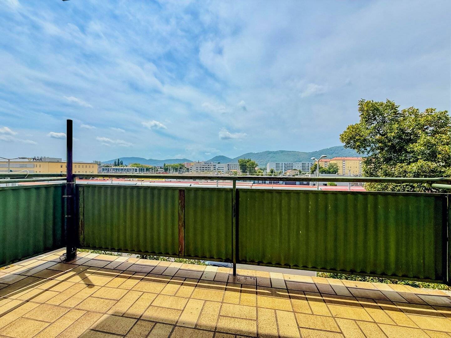 BALKON I CARPORT I LIFT I TOP PREIS I 3. OG I SANIERT I HAUPTBAHNHOF I PARKETBODEN I WOHNUNG MIT FERNBLICK I PROJEKT WOHNEN I