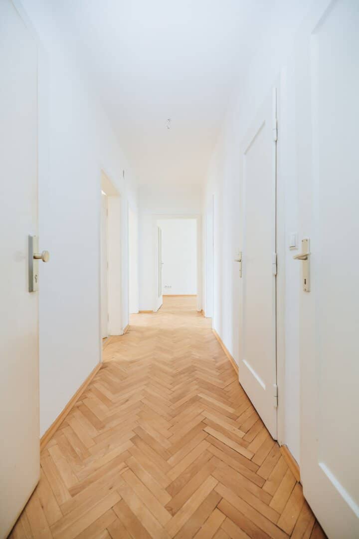 BALKON I CARPORT I LIFT I TOP PREIS I 3. OG I SANIERT I HAUPTBAHNHOF I PARKETBODEN I WOHNUNG MIT FERNBLICK I PROJEKT WOHNEN I