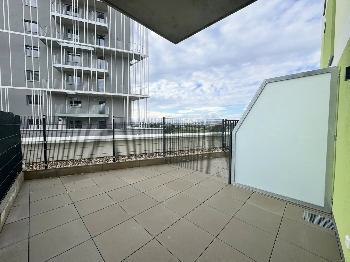 First occupancy with dream terrace - within walking distance to the Alte Donau and the Donauzentrum