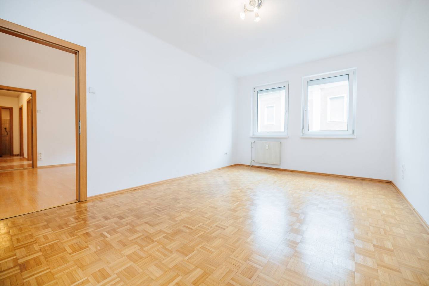 PREIS/LEISTUNG (!!) I SCHLOSSBERGBLICK I 3. OG MIT LIFT I PARKPLATZ I SEHR HELL I MODERNES BADEZIMMER I PARKETT I DUSCHE I SEHR RUHIG I PROJEKT WOHNEN I