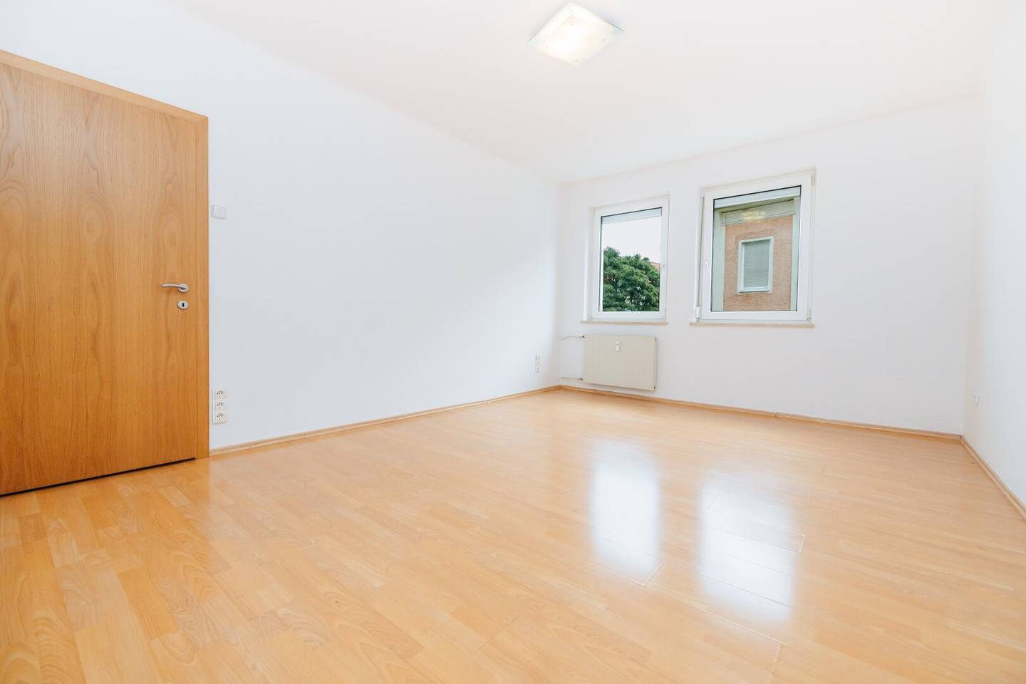 PREIS/LEISTUNG (!!) I SCHLOSSBERGBLICK I 3. OG MIT LIFT I PARKPLATZ I SEHR HELL I MODERNES BADEZIMMER I PARKETT I DUSCHE I SEHR RUHIG I PROJEKT WOHNEN I