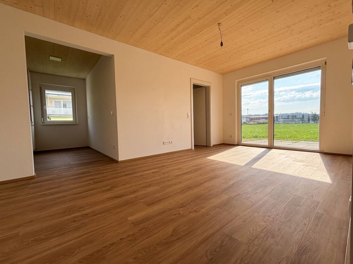 Erdgeschosswohnung mit Privatgarten und Aufzug