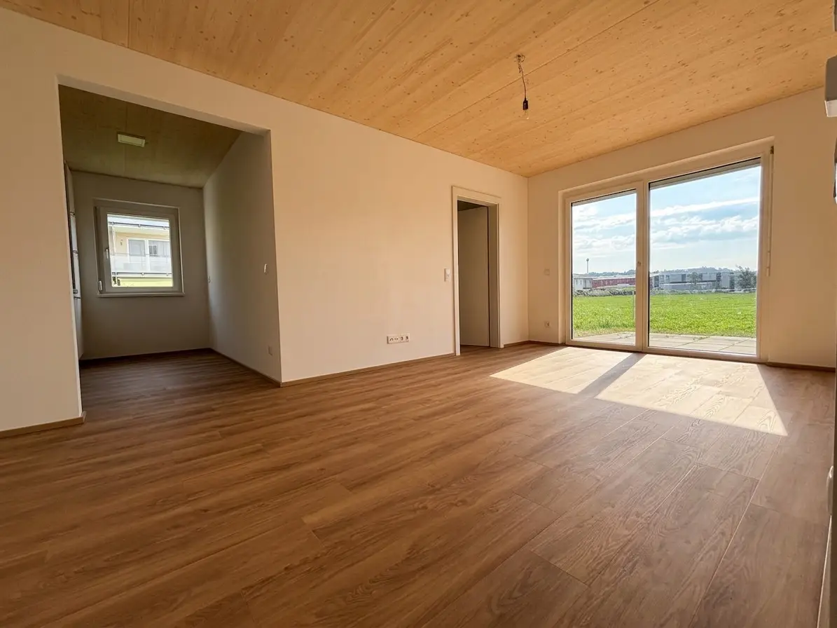 Erdgeschosswohnung mit Privatgarten und Aufzug