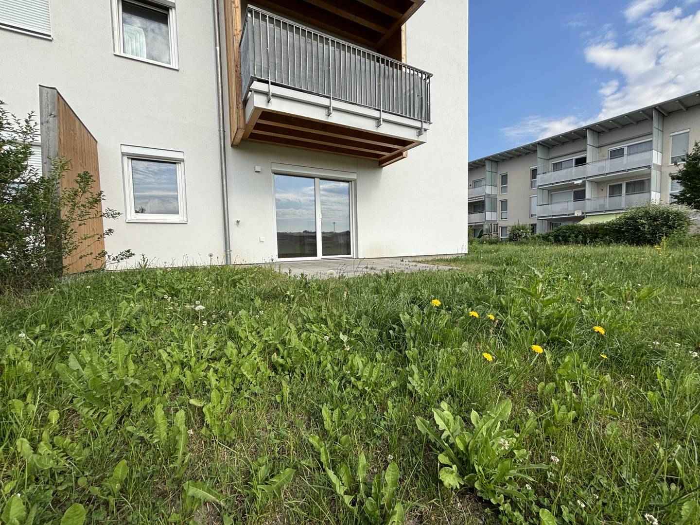 Erdgeschosswohnung mit Privatgarten und Aufzug