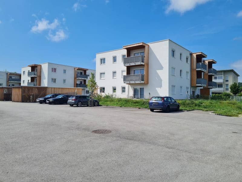 Erdgeschosswohnung mit Privatgarten und Aufzug