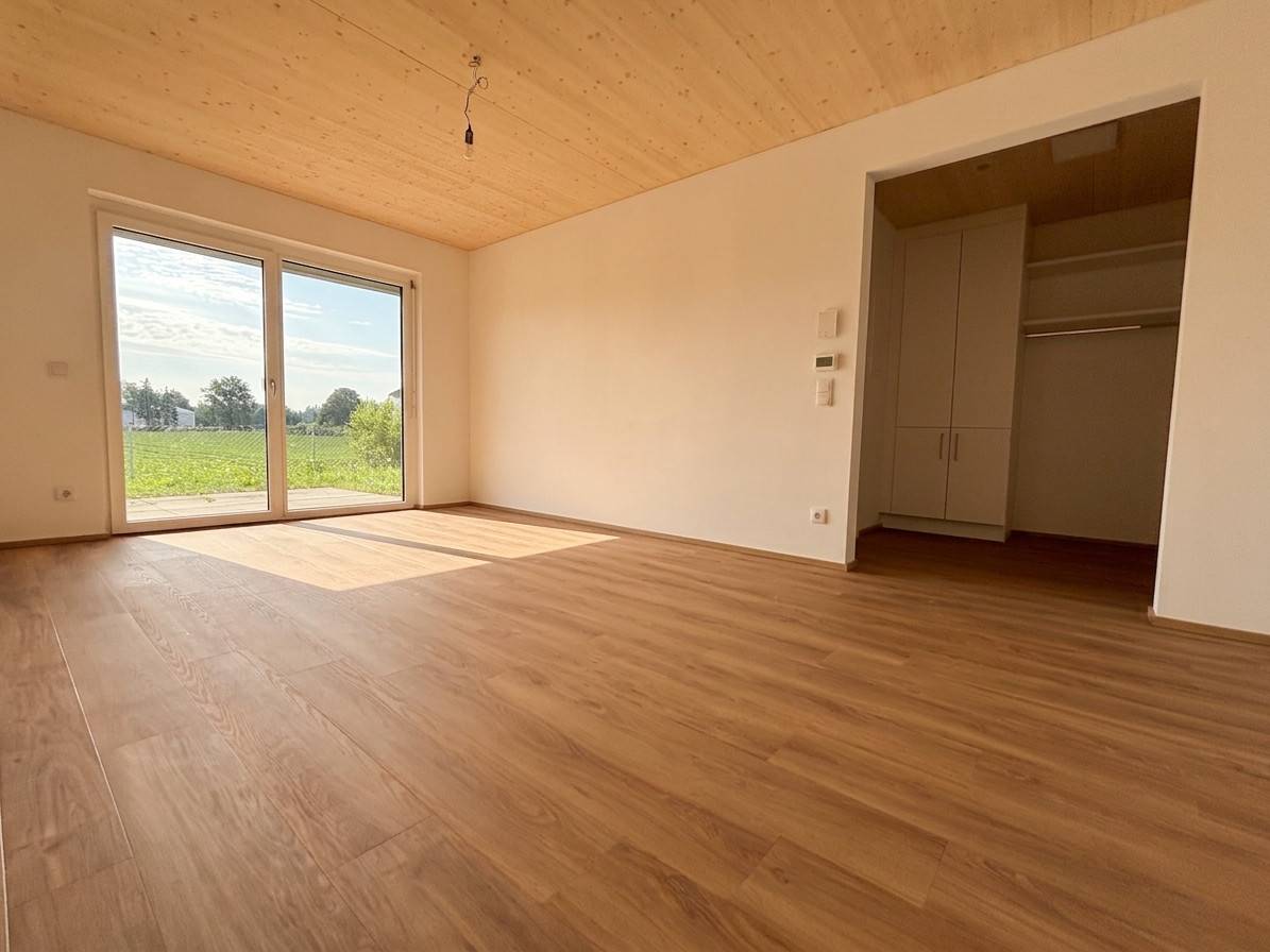 Erdgeschosswohnung mit Privatgarten und Aufzug