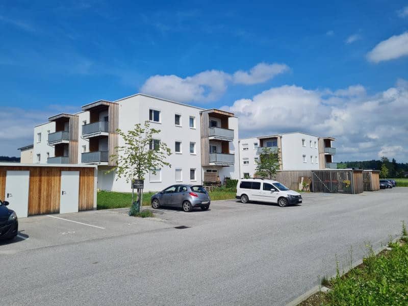 Anlegerwohnung with large private garden and lift