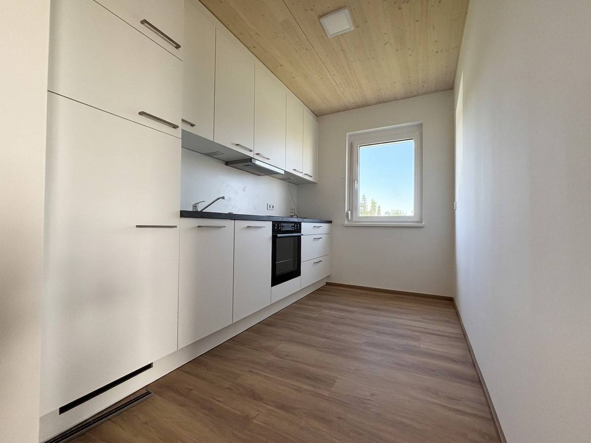 Anlegerwohnung with large private garden and lift