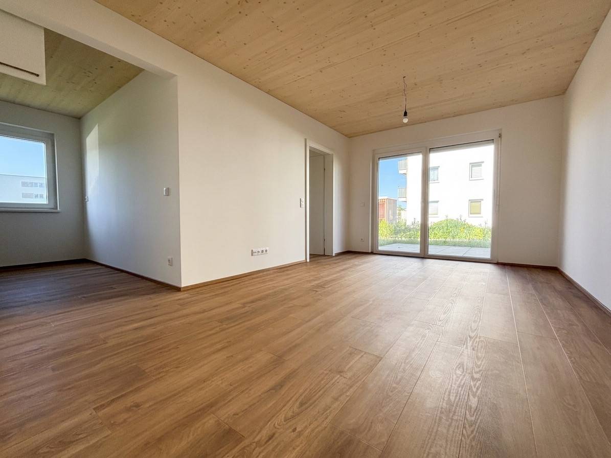 Anlegerwohnung with large private garden and lift