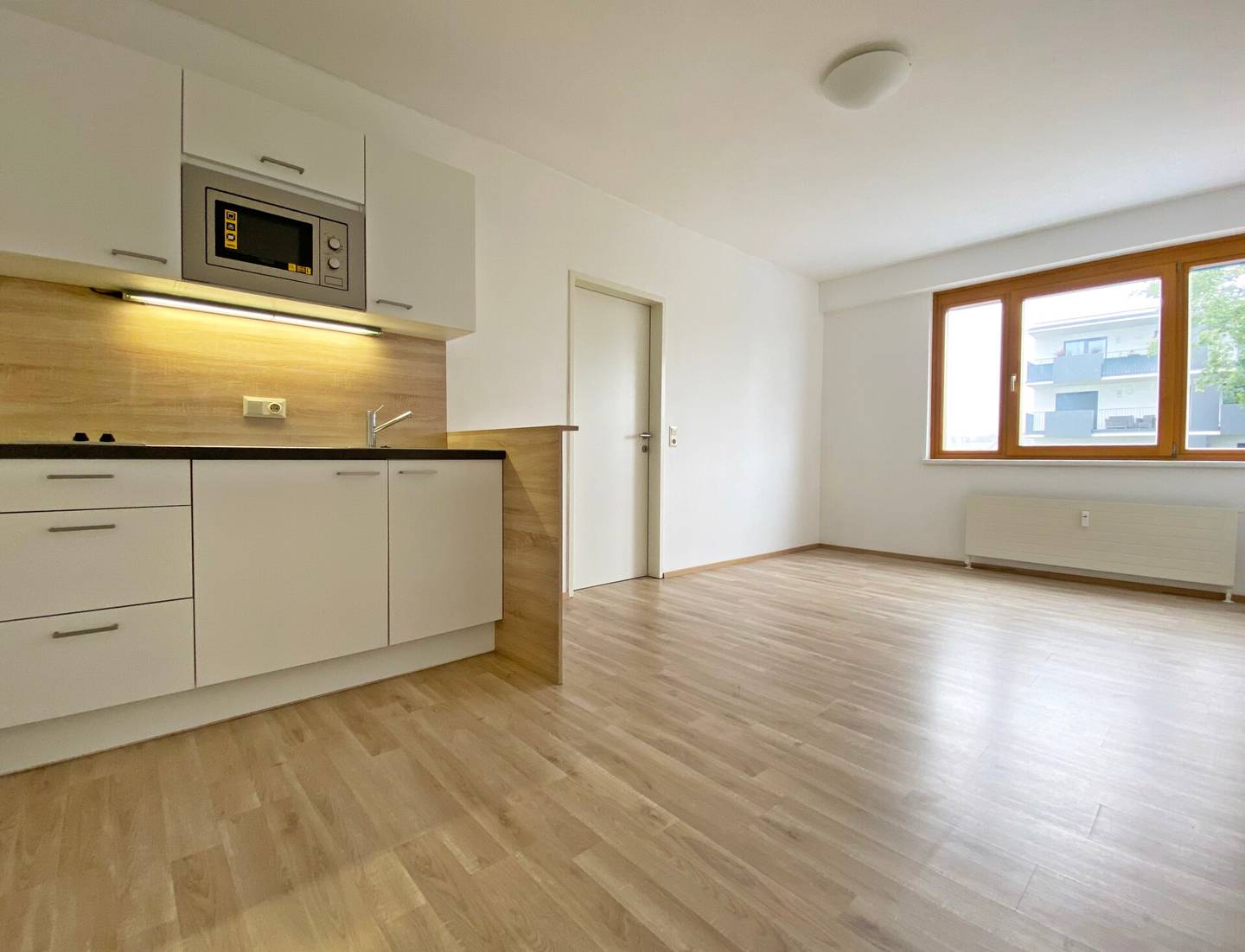 Centrally located practical apartment with outdoor parking