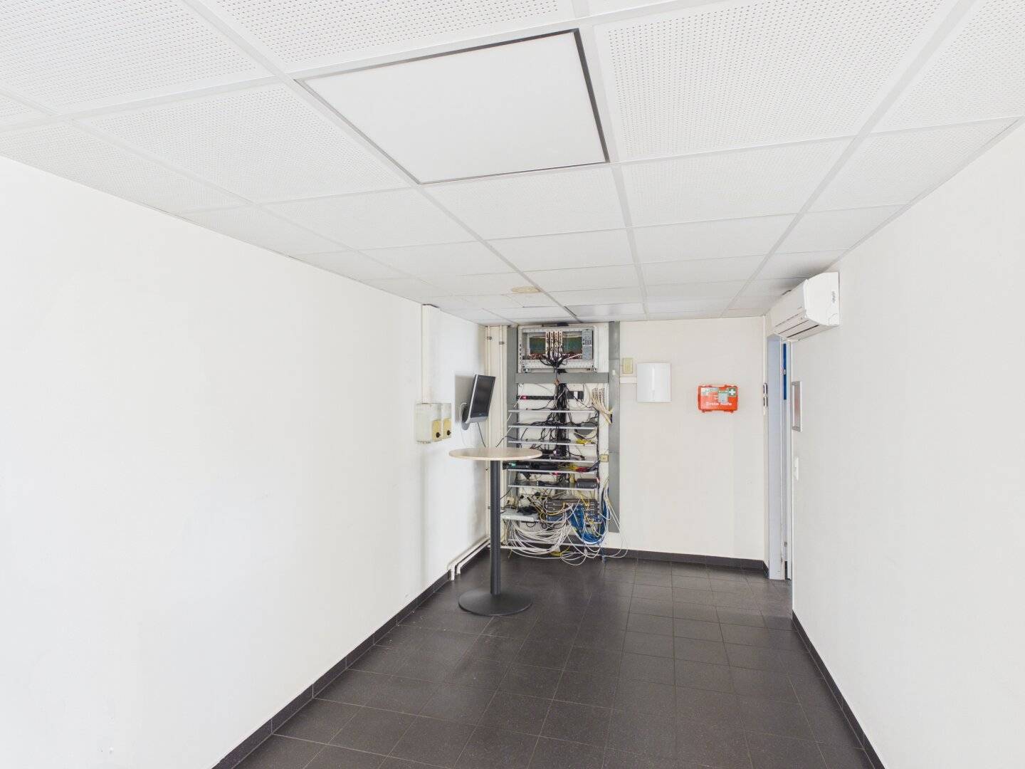 Klimatisierte gut sichtbare Gewerbefläche in Linz-Ebelsberg zu vermieten