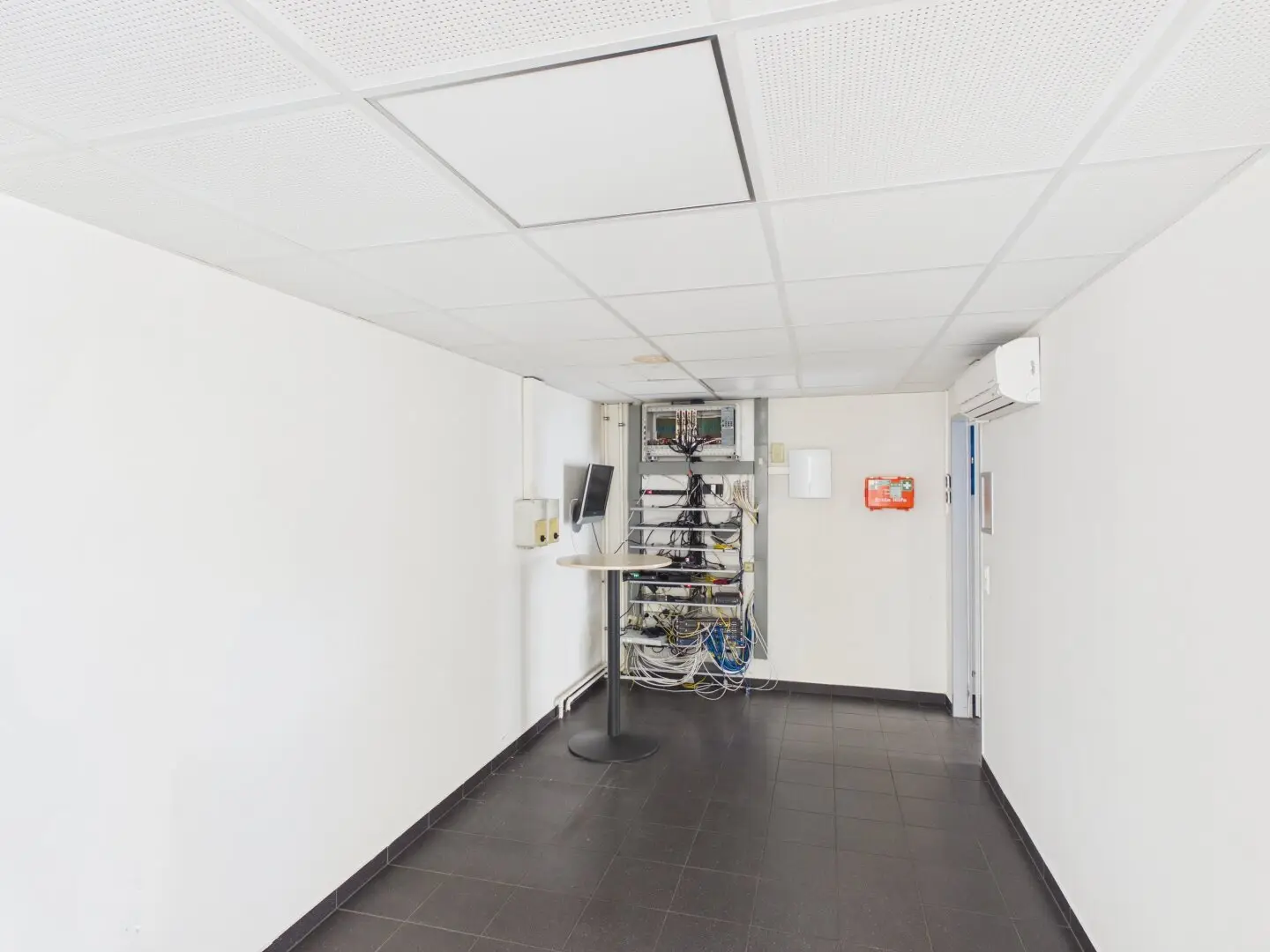 Air conditioned highly visible commercial space for rent in Linz-Ebelsberg
