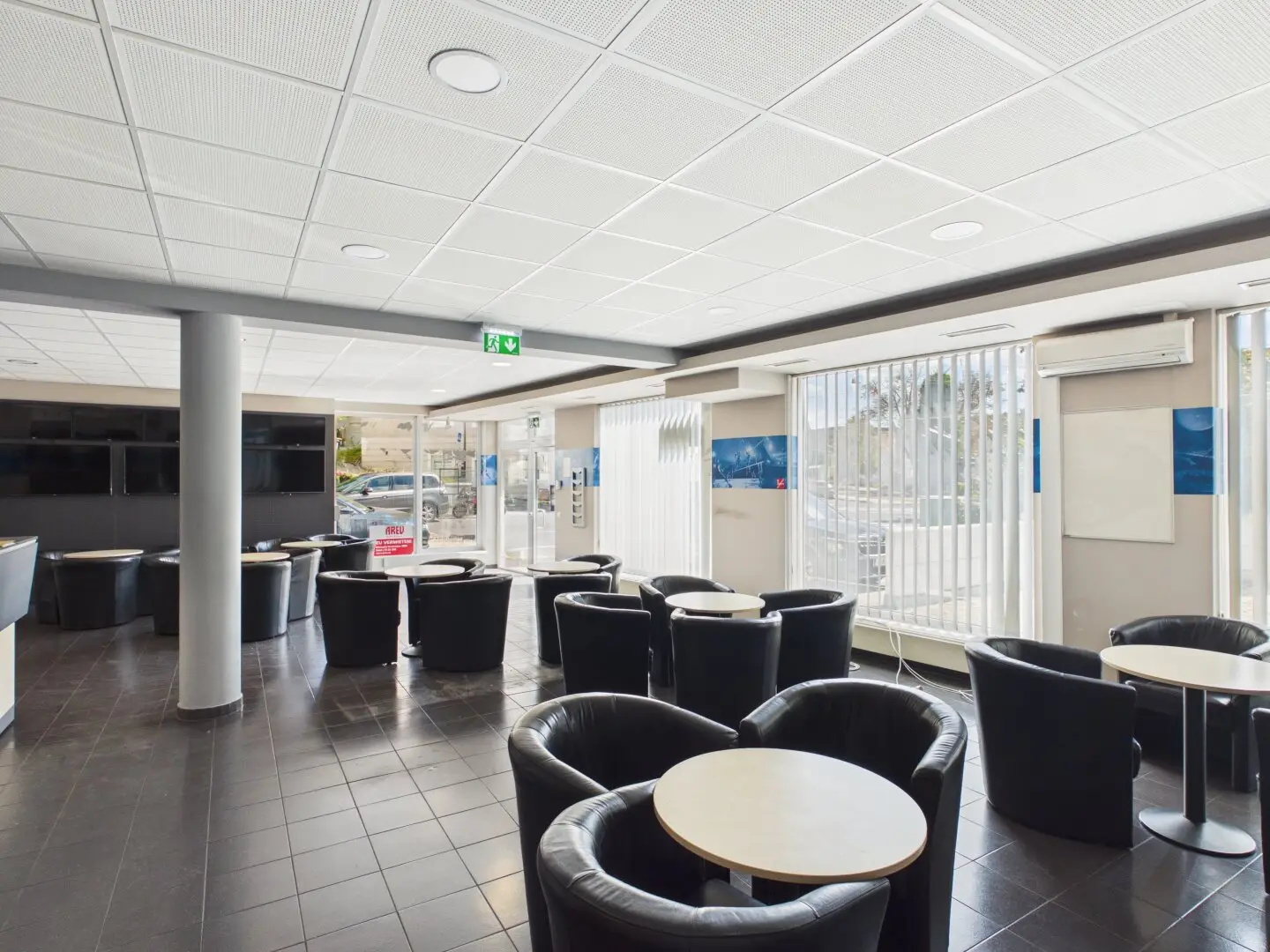 Air conditioned highly visible commercial space for rent in Linz-Ebelsberg