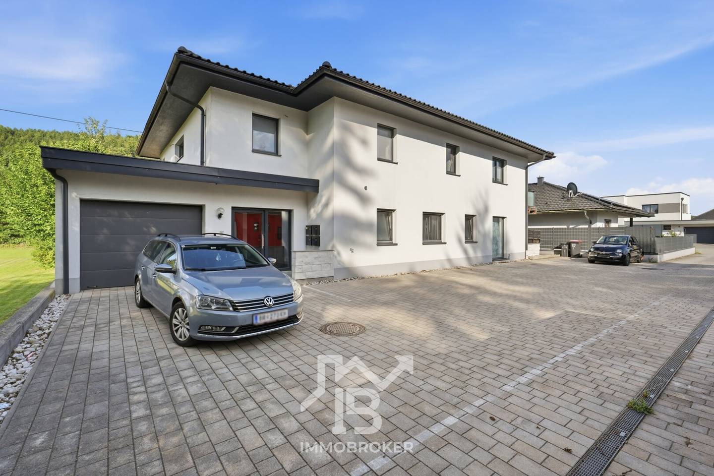 Attractive apartment building in Munderfing with 4 apartments and 7 parking spaces