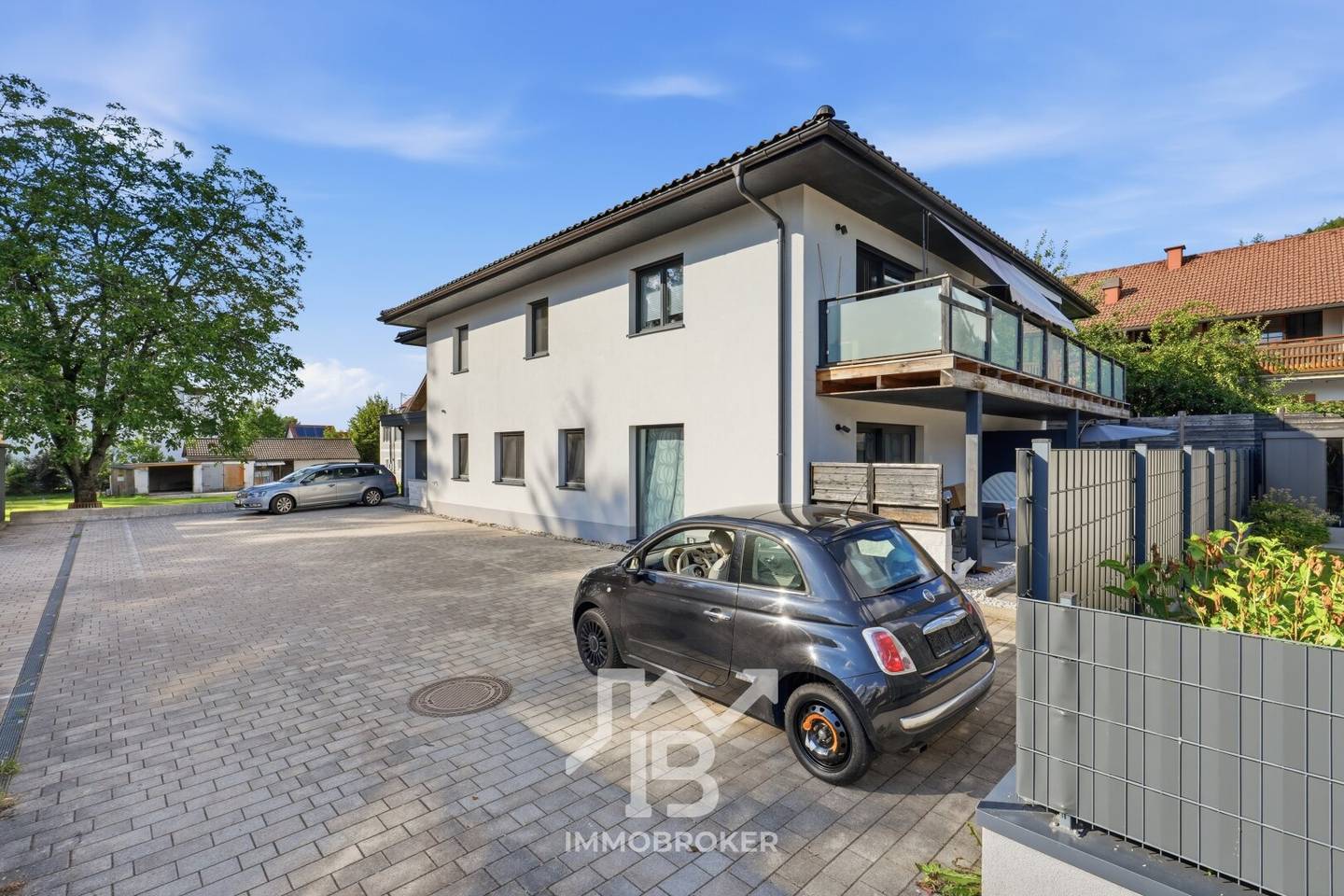 Attractive apartment building in Munderfing with 4 apartments and 7 parking spaces