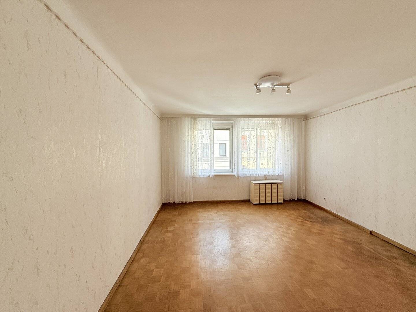 geräumige 2-Zimmer Wohnung in gepflegtem Gebäude sucht neuen Eigentümer - in U-Bahn Nähe