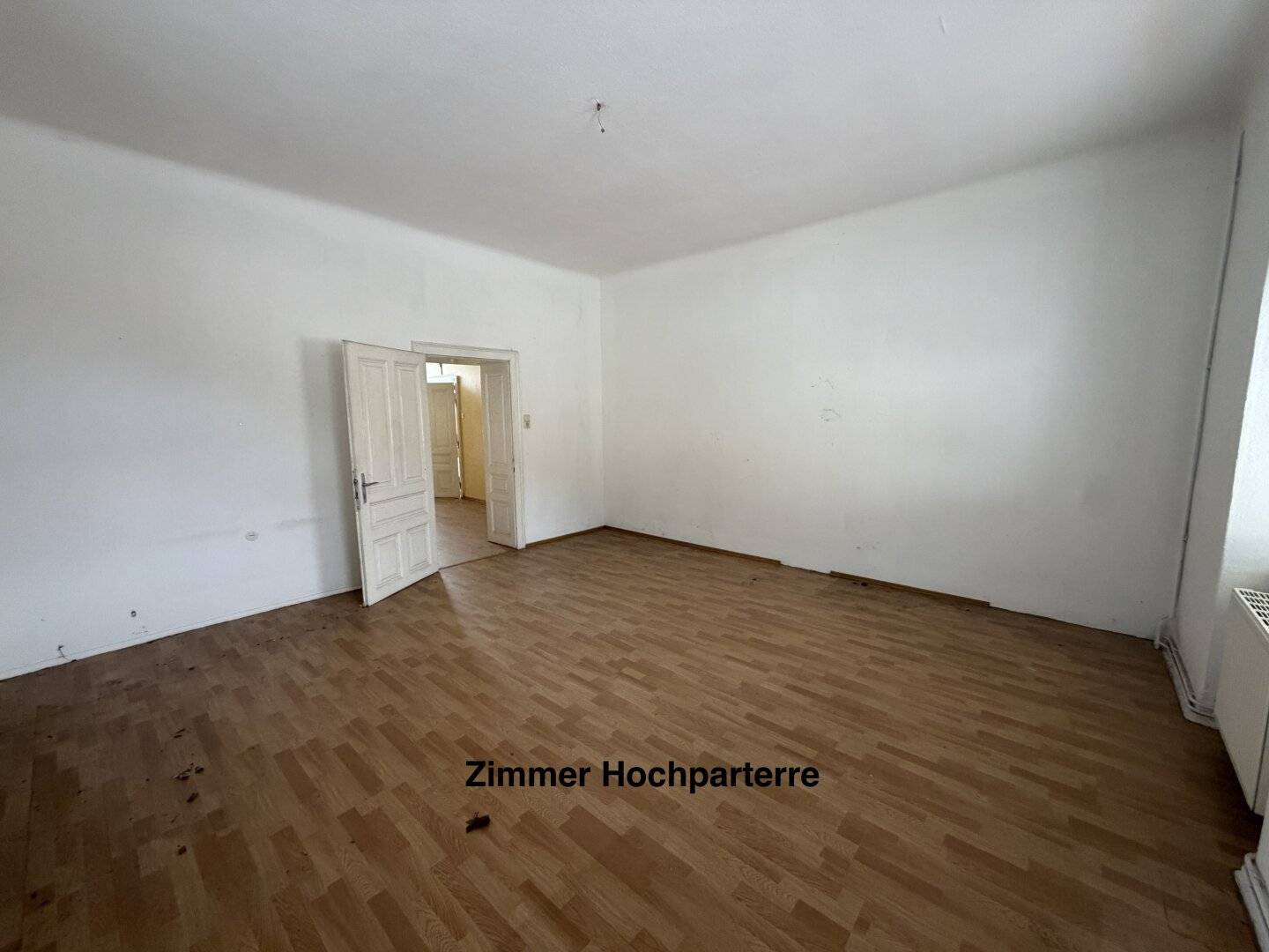 Package consisting of 2 apartments + basement premises + ancillary rooms (approx. 177m² usable area) and 141m² private garden - in need of renovation