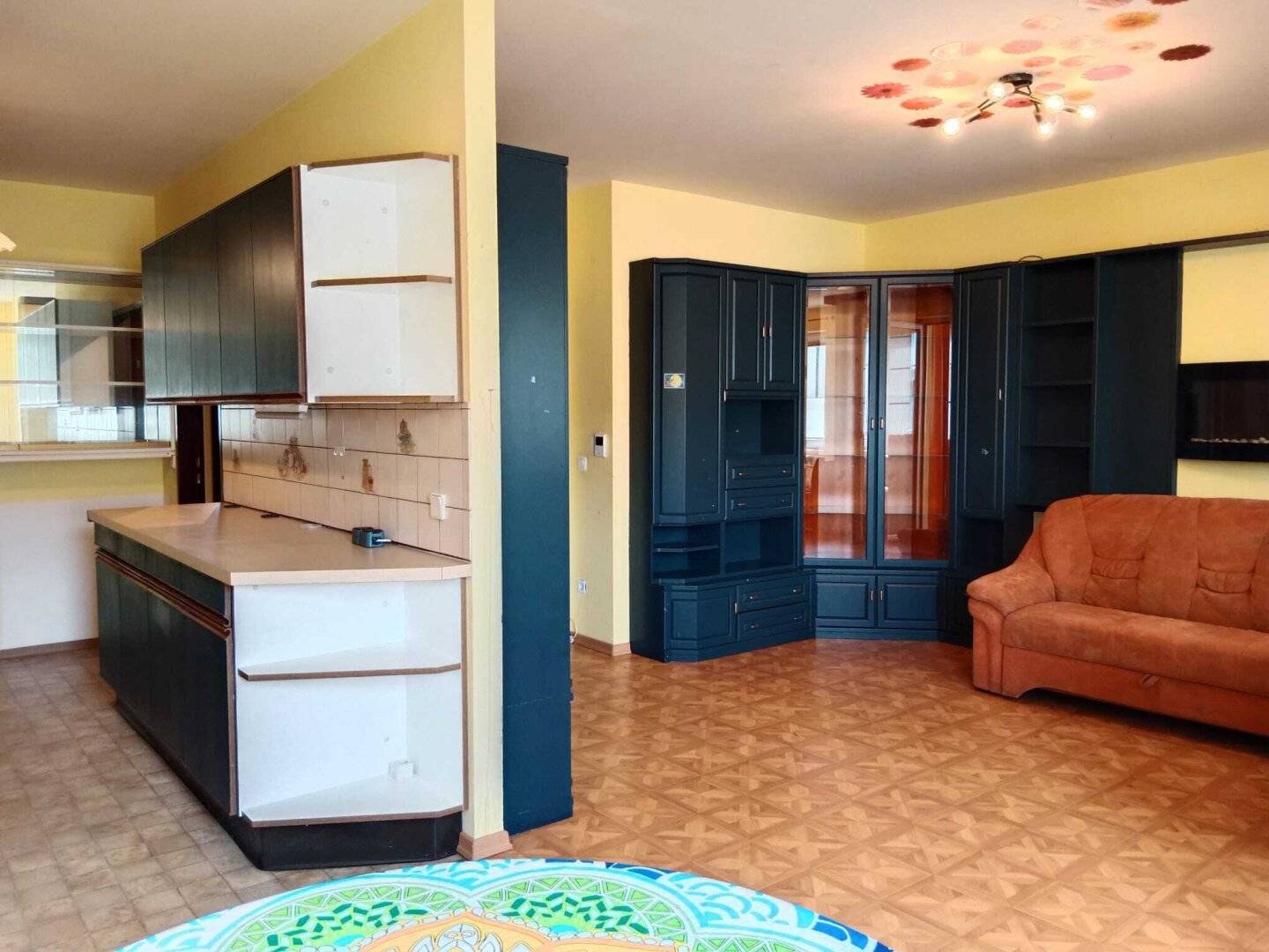 A 3-room apartment with a south-facing loggia, view of the skyline and the C-Port and a cellar room – all in one!