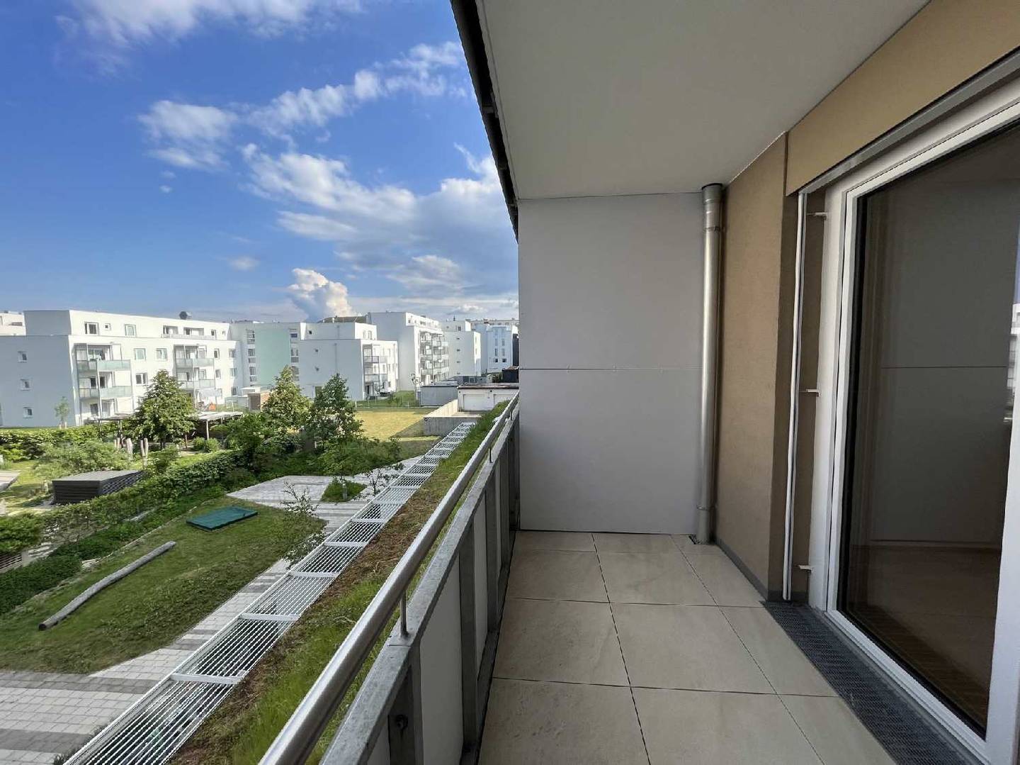 Helle Neubauwohnung mit Loggia in zentraler Lage