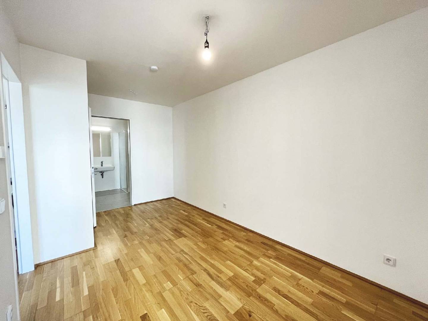 Helle Neubauwohnung mit Loggia in zentraler Lage