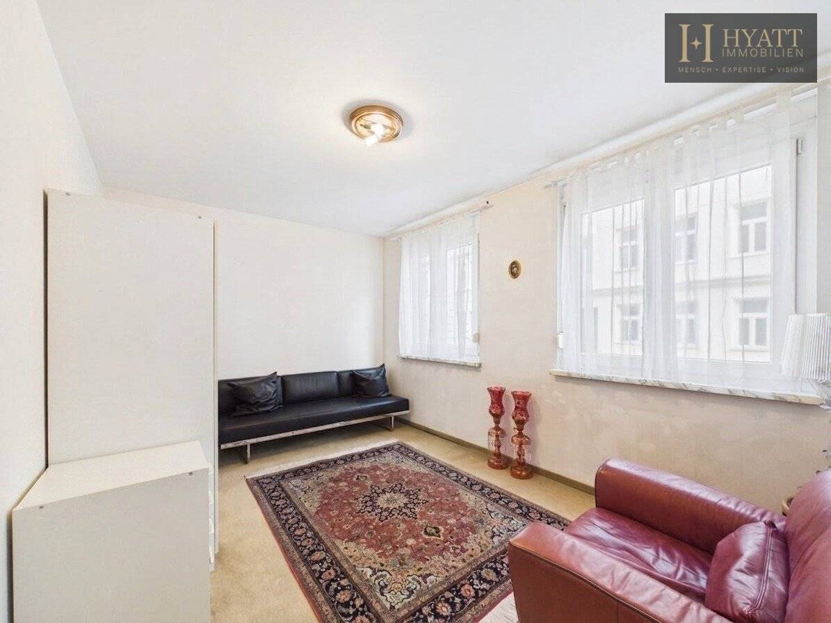 Bright 4-room apartment with courtyard-facing south loggia – approx. 73 m² living comfort in Breitensee