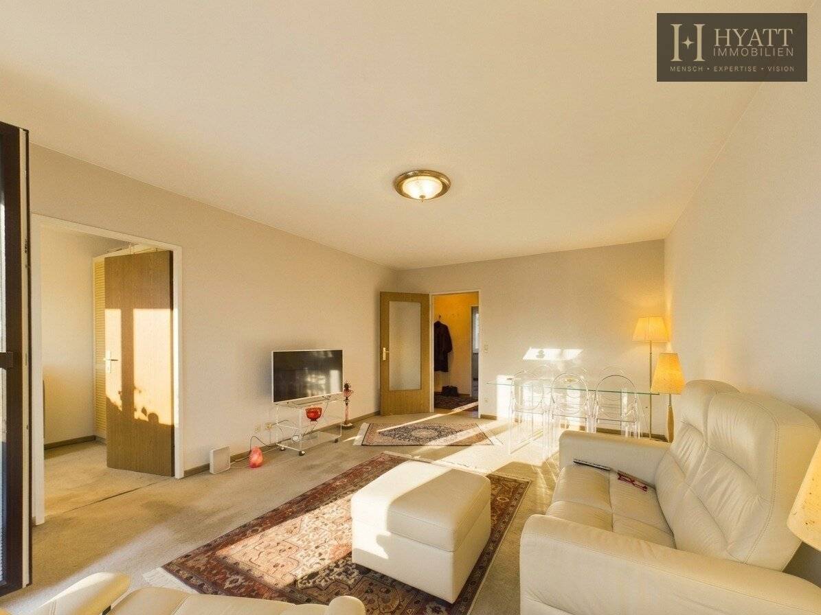 Bright 4-room apartment with courtyard-facing south loggia – approx. 73 m² living comfort in Breitensee