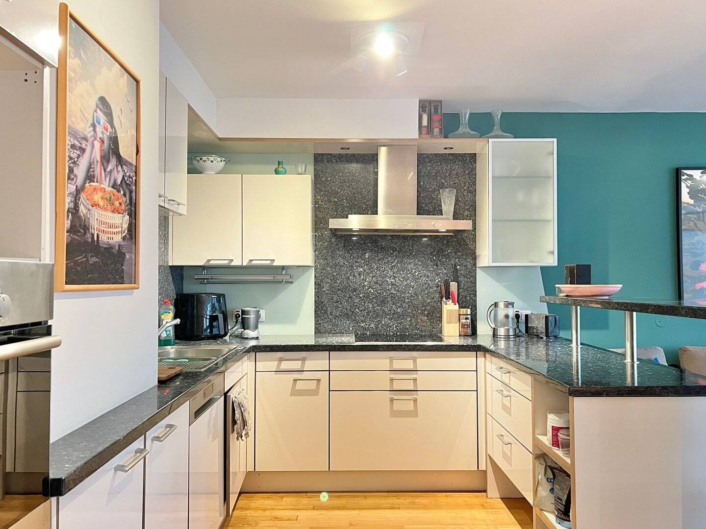 High-Quality Furnished 3-Room Apartment with Balcony