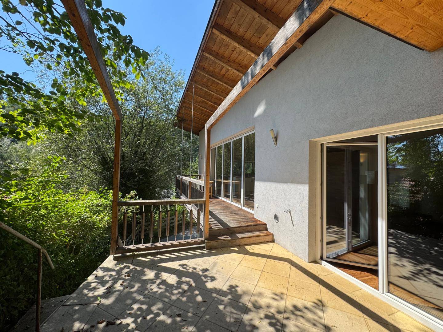 Forest edge location with terraces and fireplace Wohnung