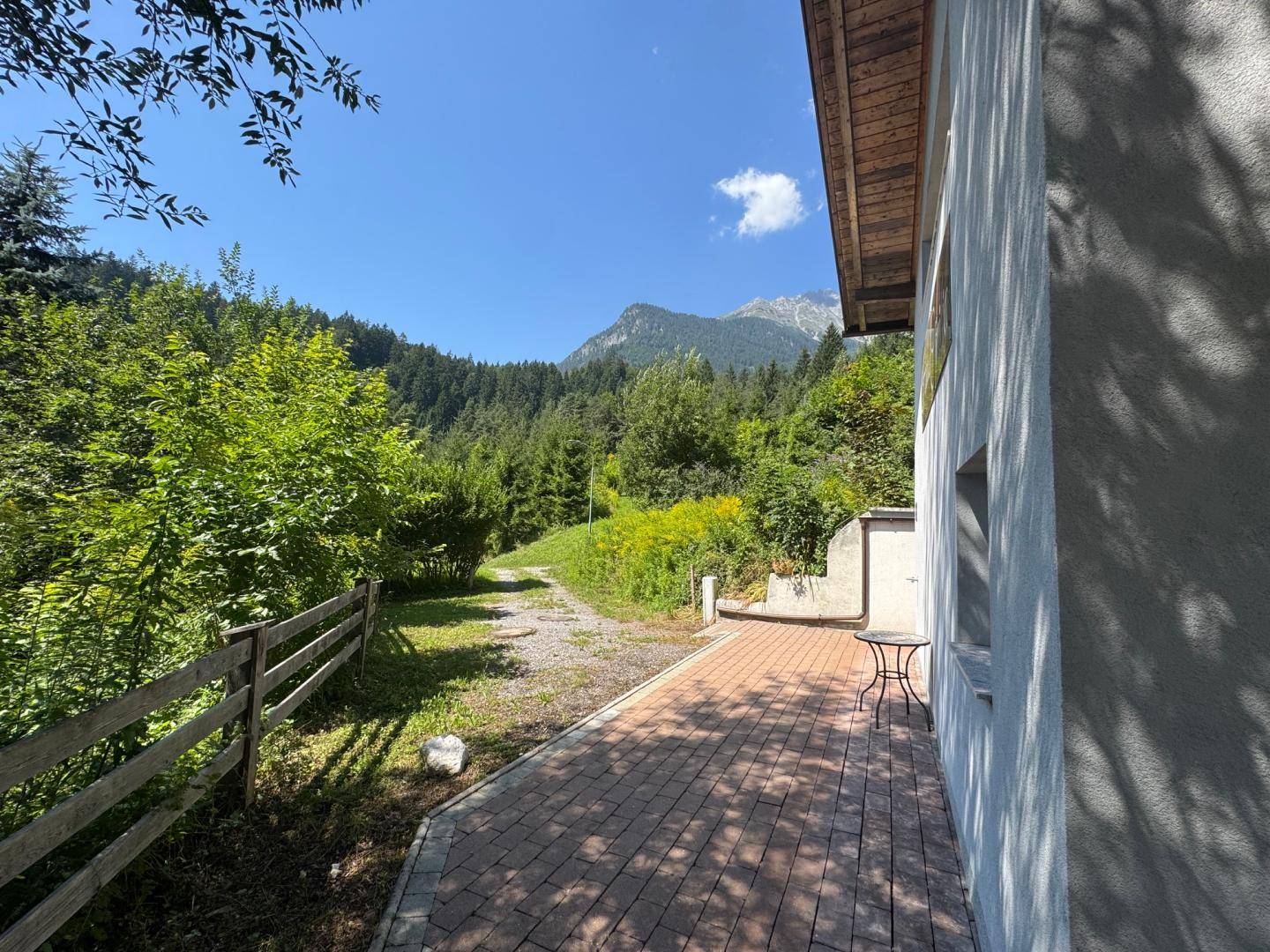 Forest edge location with terraces and fireplace Wohnung