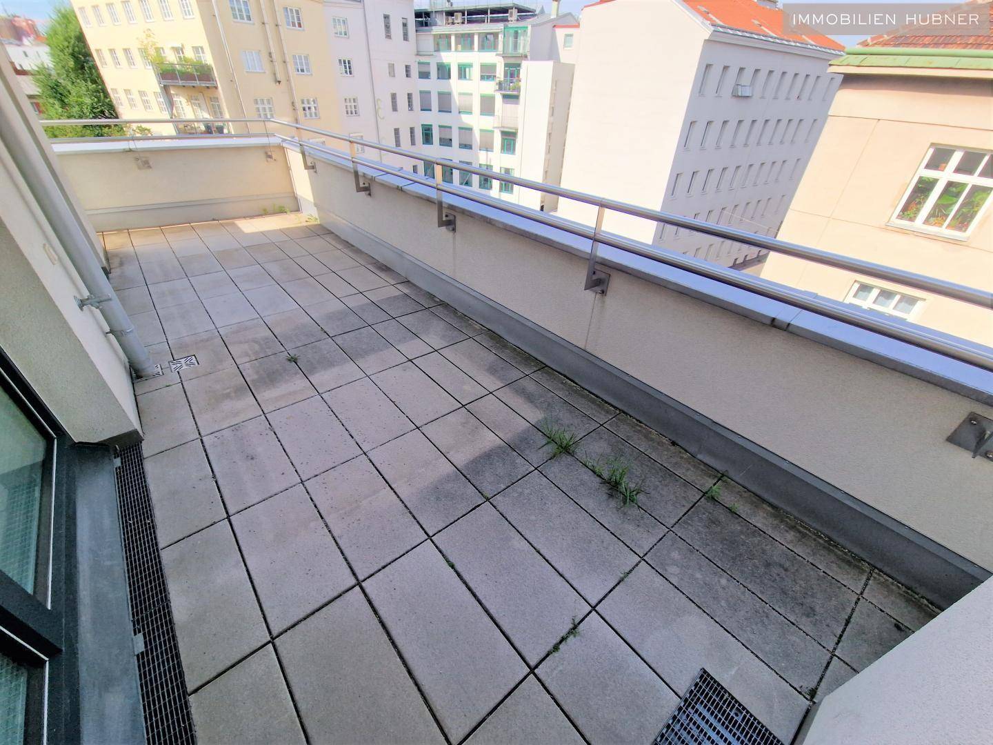 Helle Dachgeschosswohnung mit Westterrasse