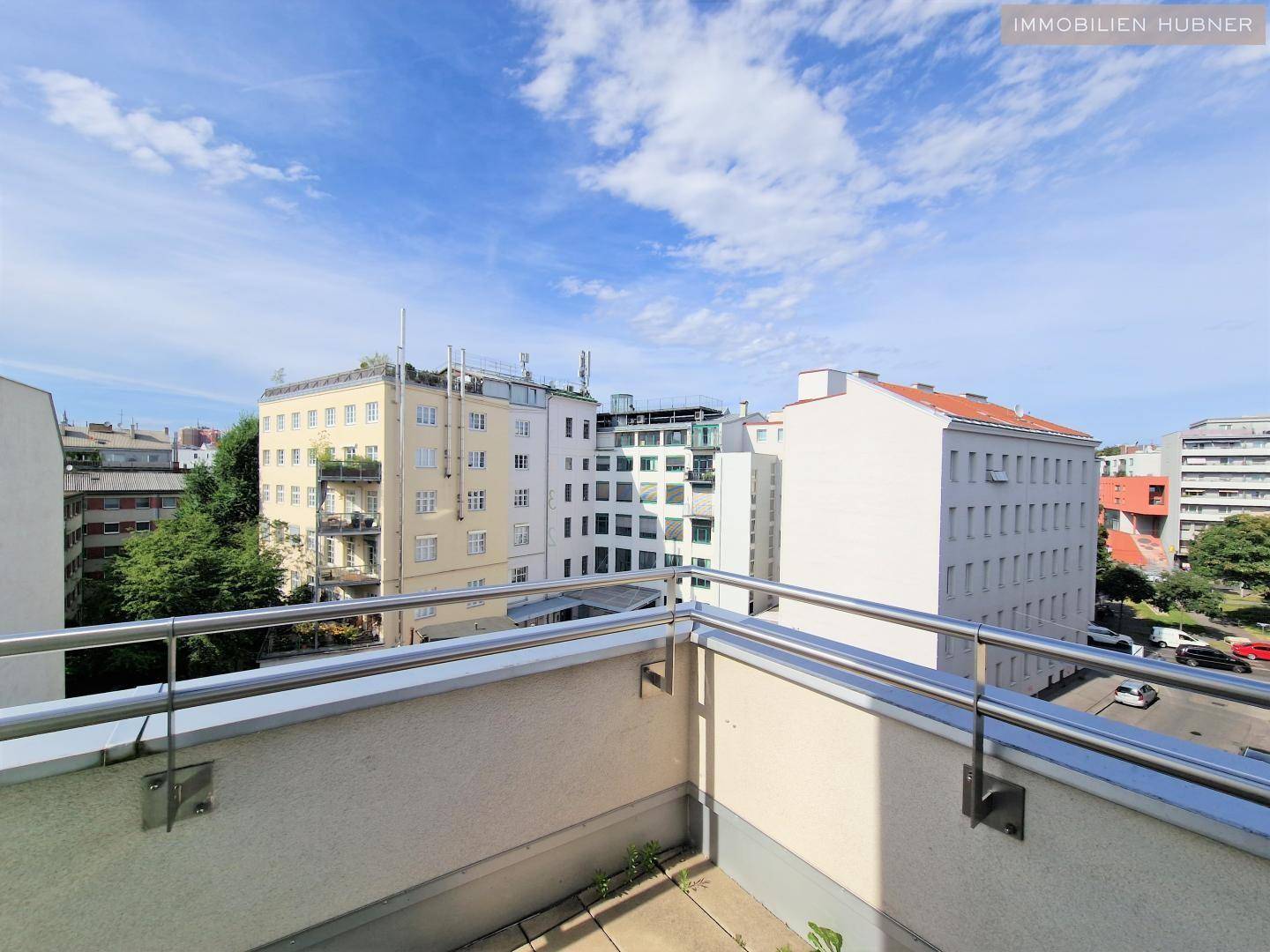 Helle Dachgeschosswohnung mit Westterrasse