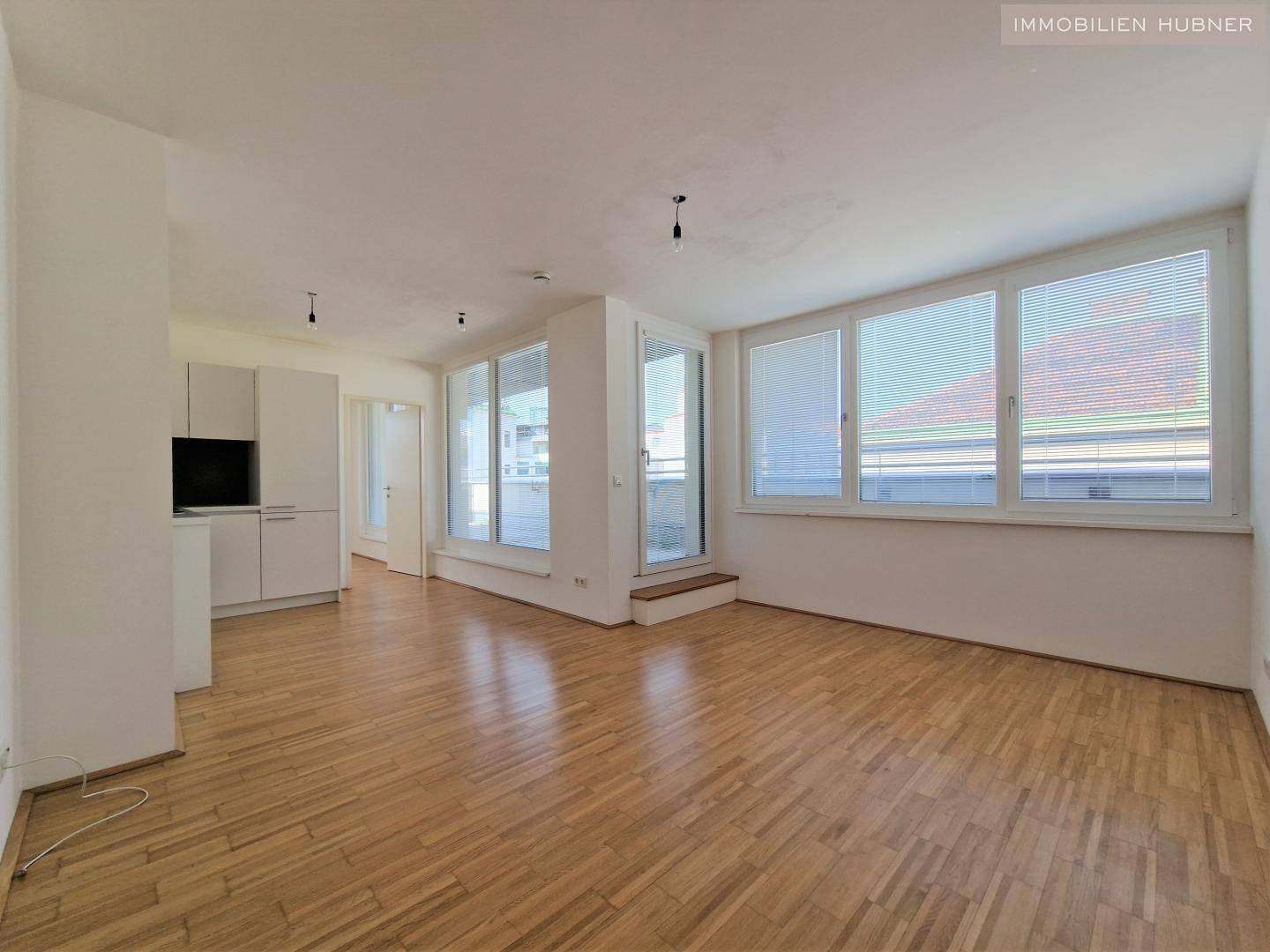 Helle Dachgeschosswohnung mit Westterrasse