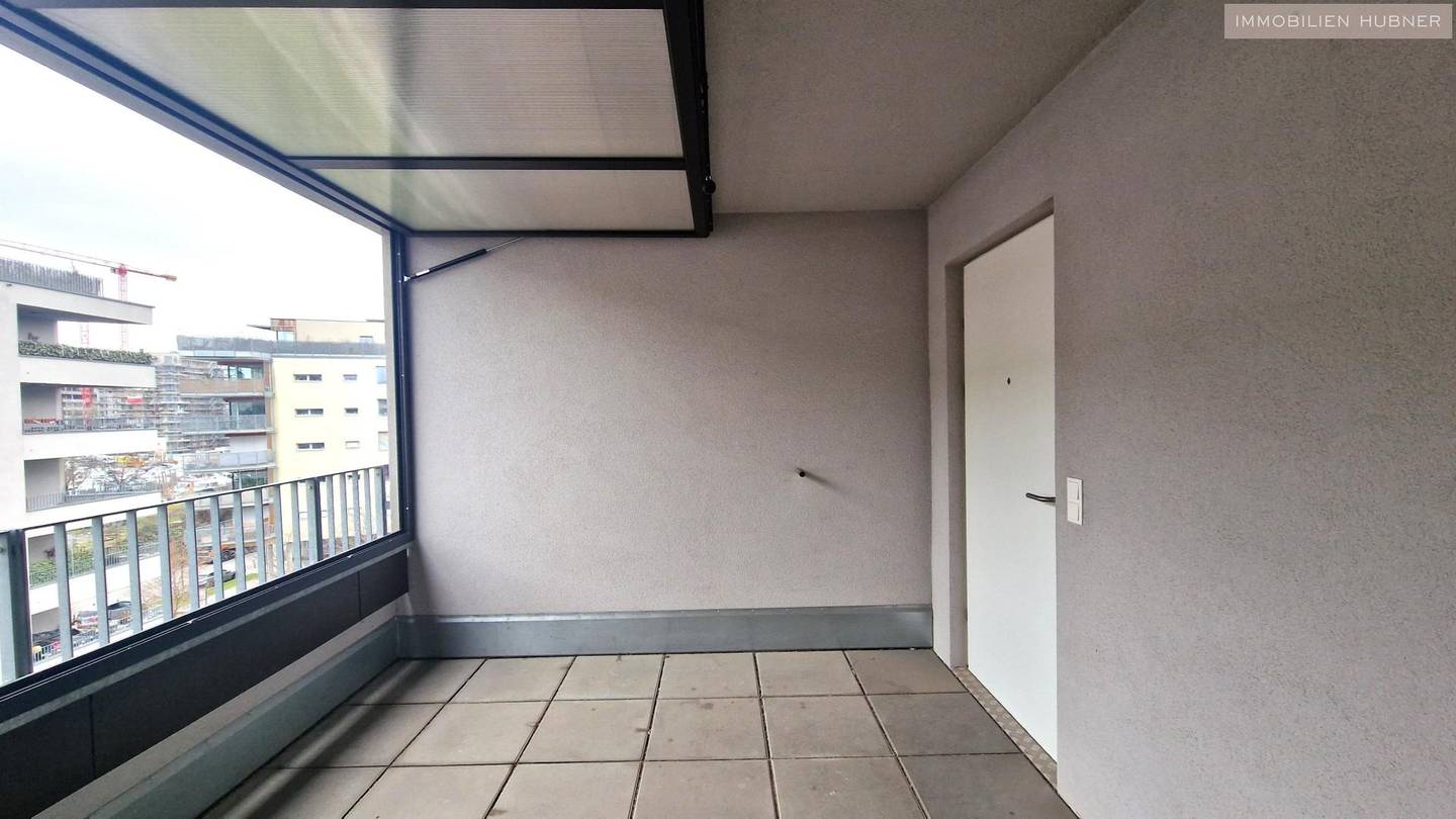 Neuwertige Wohnung mit Fitnessstudio und südseitiger Loggia
