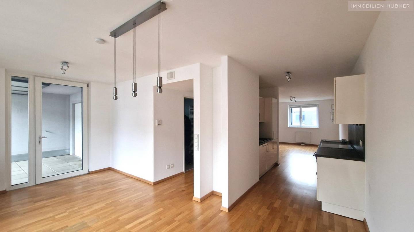 Neuwertige Wohnung mit Fitnessstudio und südseitiger Loggia