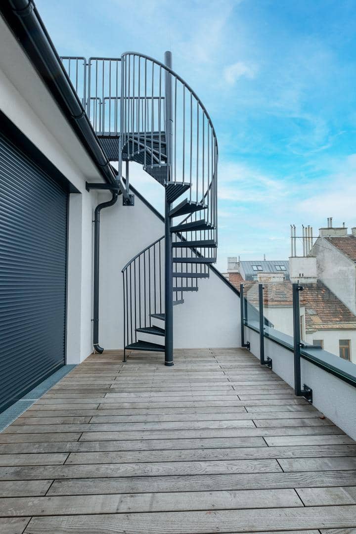 Moderne Dachgeschosswohnung mit zwei Sonnenterrassen