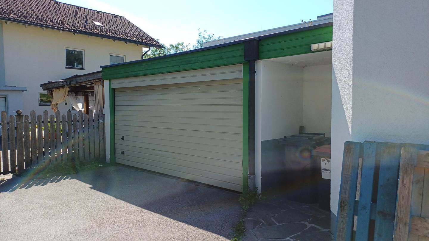 Sonnige ruhige Wohnung mit Garage und Garten