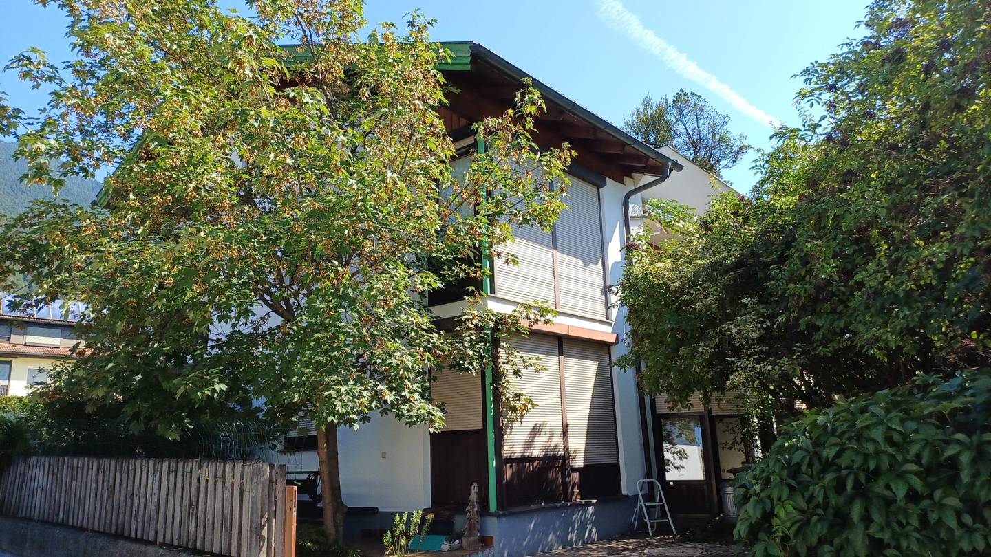 Sonnige ruhige Wohnung mit Garage und Garten